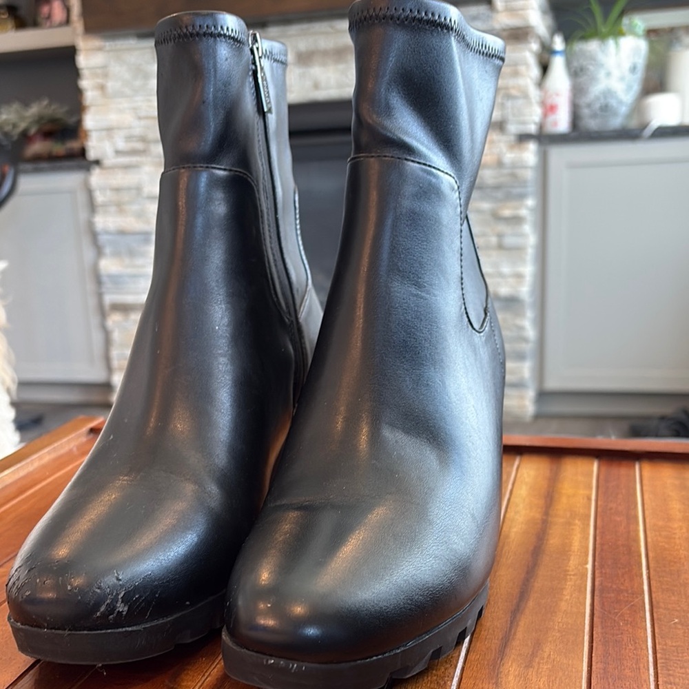 Vionic Ronan Waterproof Black Ankle Boots
